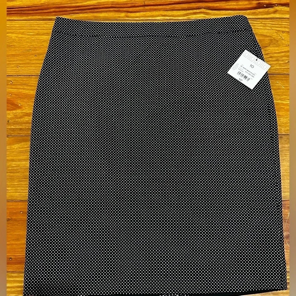 NWT Liz Claiborne Skirt